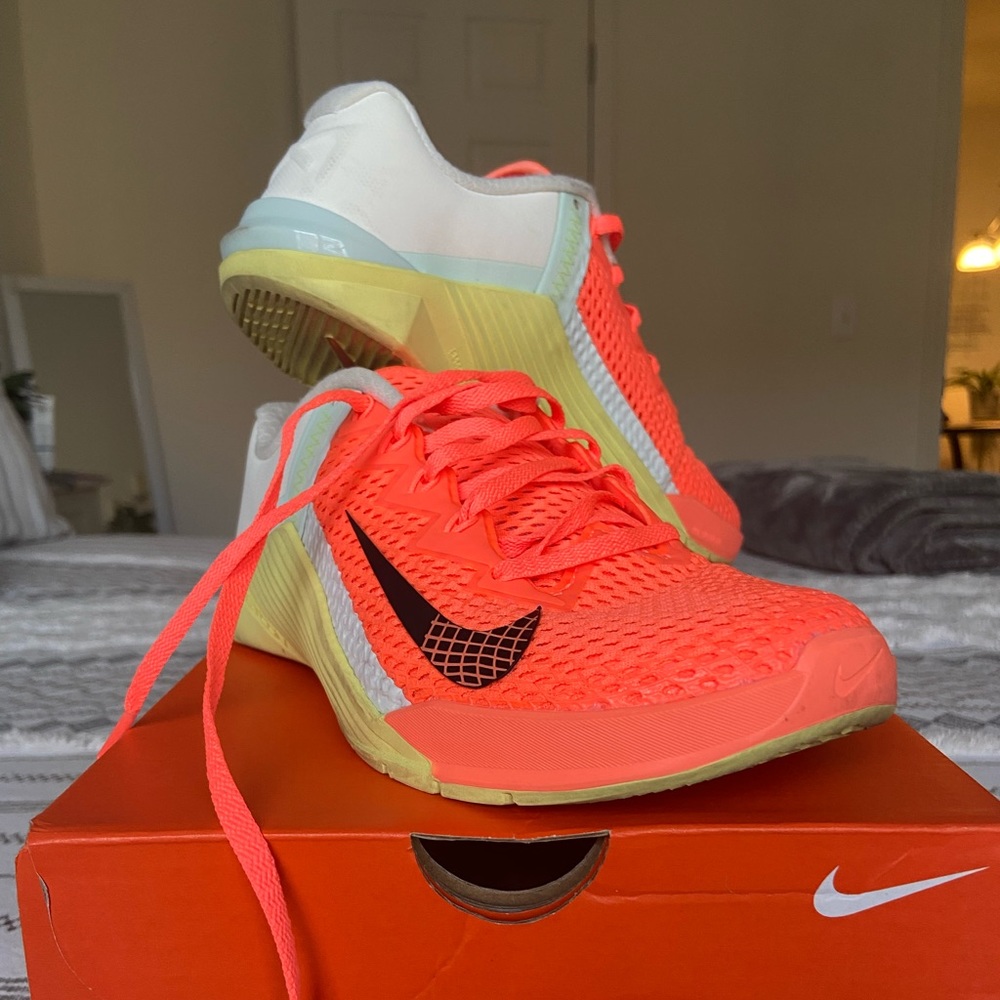 Nike Women’s Metcons 6 Mango